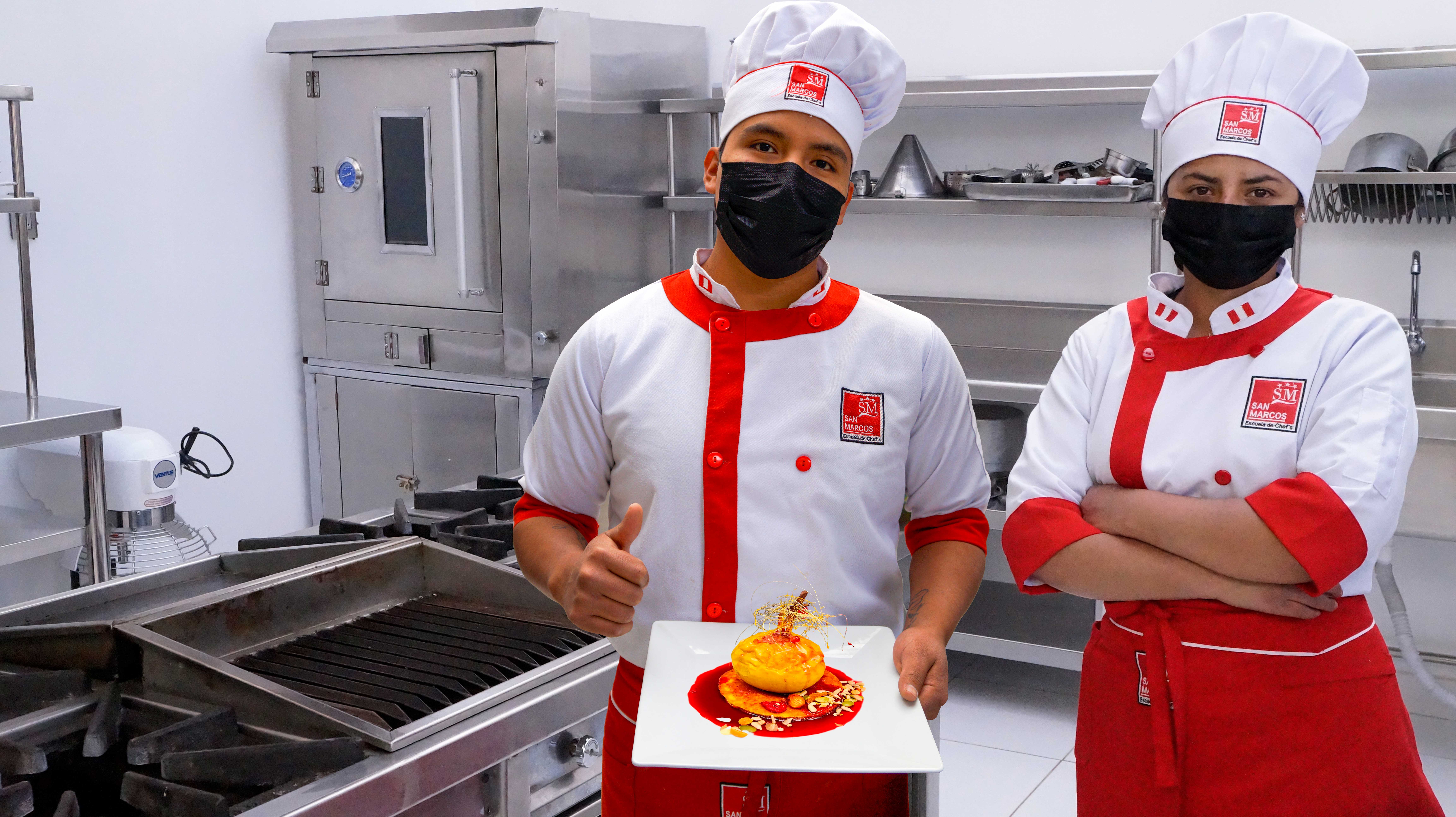 Alumnos en clases prácticas de cocina